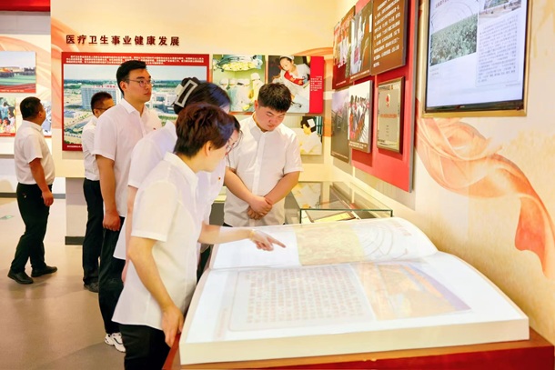 1.2.圖為新疆電力基層黨支部開展主題黨日活動