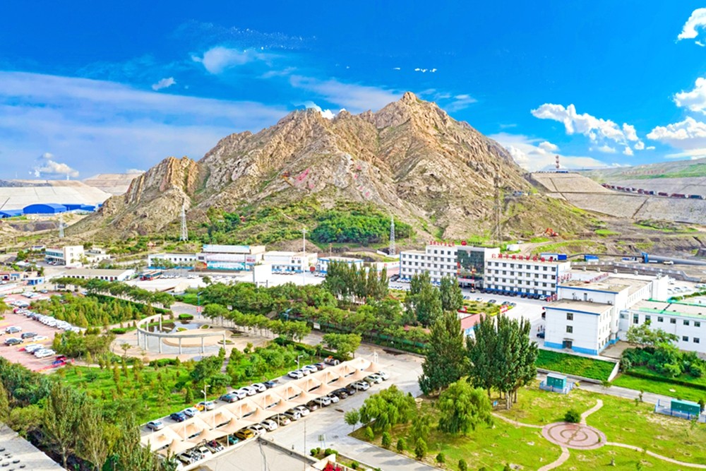 圖為五虎山礦業(yè)公司綠色礦山現(xiàn)場(chǎng)圖