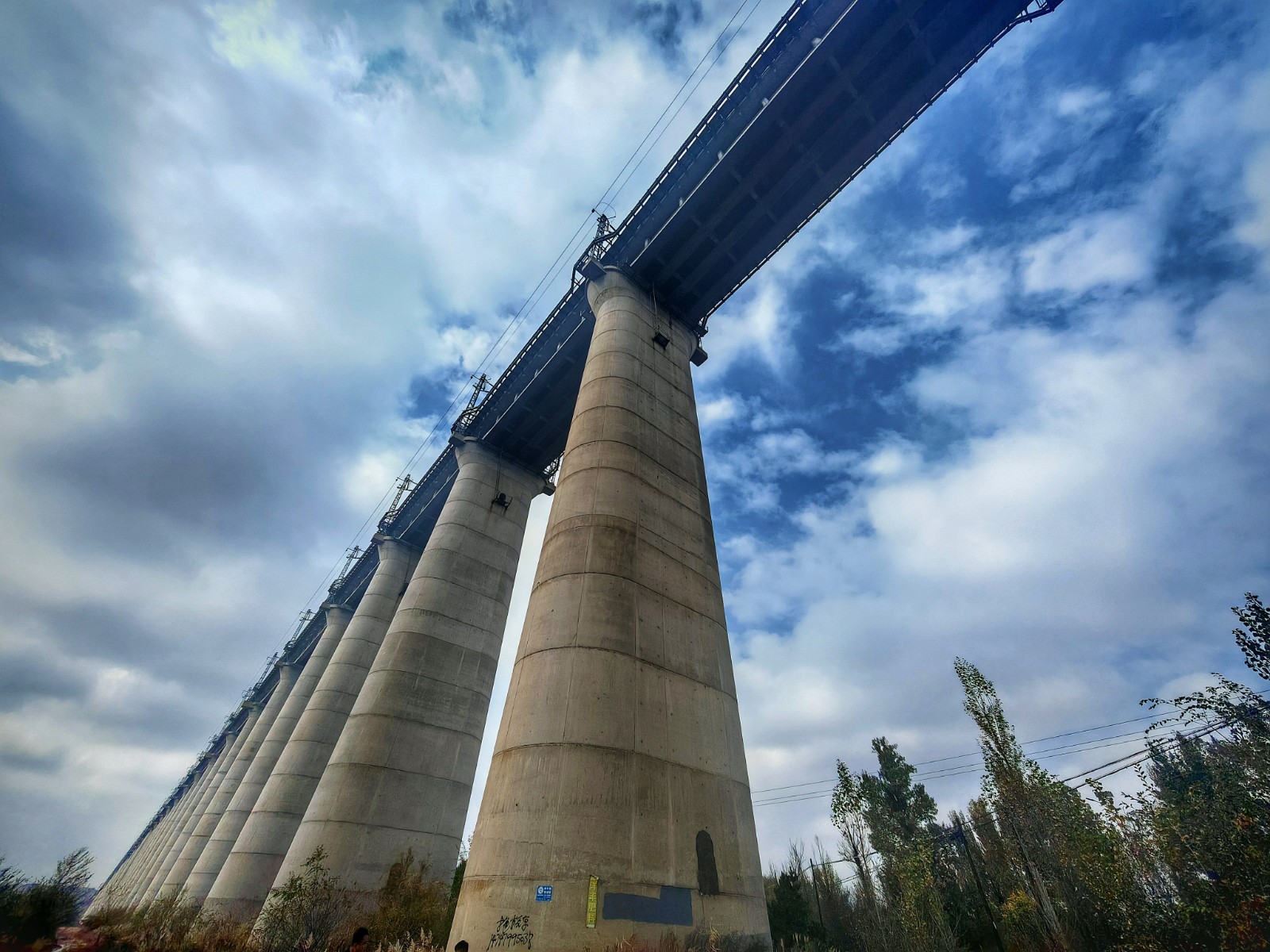 圖為納林川特大鐵路橋